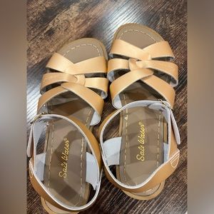 Salt water sandals, women’s size 6